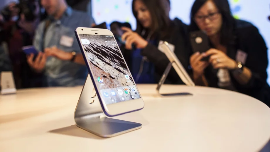 Голям е интересът към първия смартфон на Google 