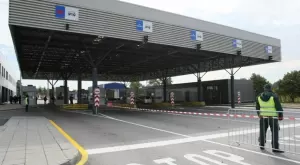  {{ otherArticle[0].article.title }} 