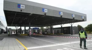  {{ otherArticle[0].article.title }} 