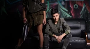 Кристиан Костов с дебют на три езика 