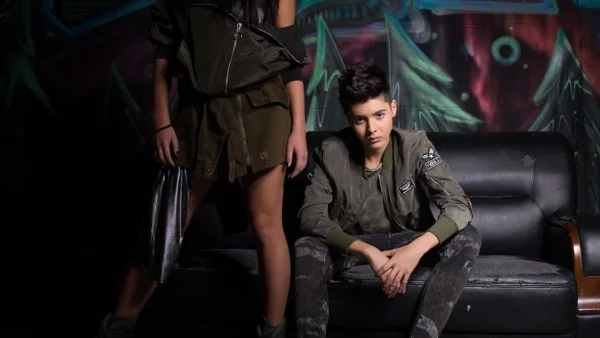 Кристиан Костов с дебют на три езика