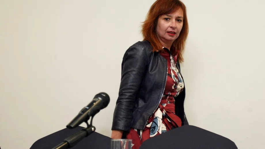 Вече няма да има струпване на почивни дни около празници, обяви Русинова