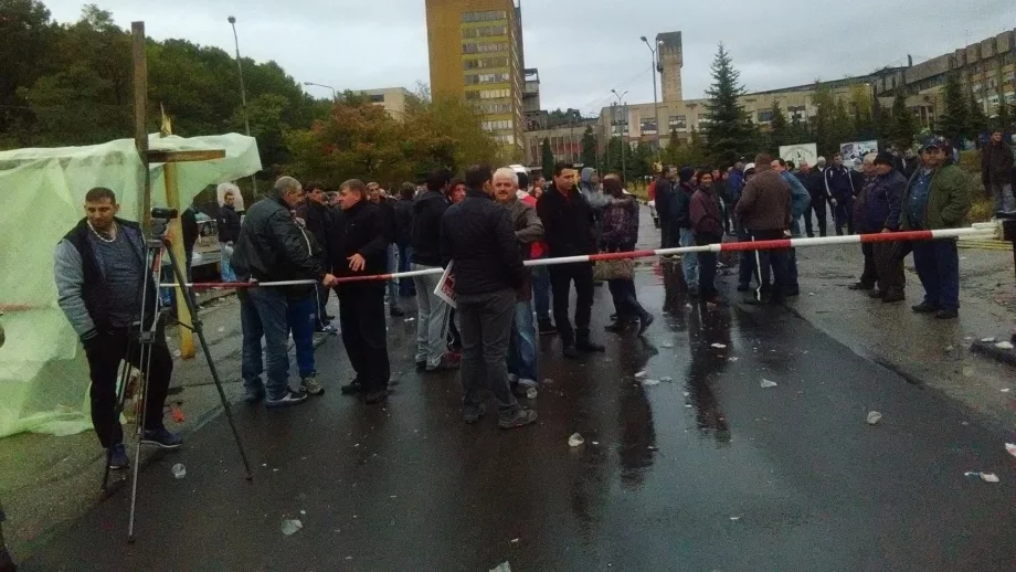Продължава протестът на миньорите в Бобов дол 