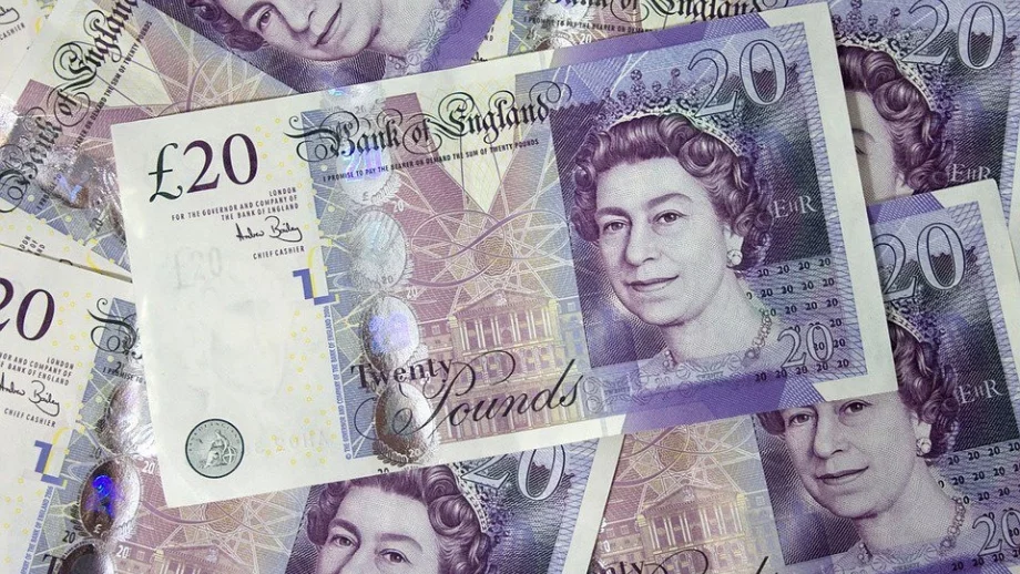 Британският паунд се срина заради черните облаци около Brexit