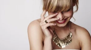 Да изберем бижу според деколтето на дрехата