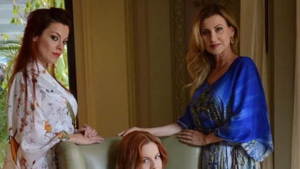 Илиана Раева показа внучката си