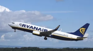 Отмяната на полети не попречи на Ryanair да регистрира ръст на печалбата
