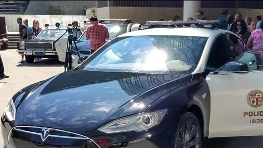 Полицията в Лос Анжелис се обзаведе с Tesla Model S