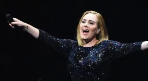 Приятелят на Адел я изненада за годишнината им