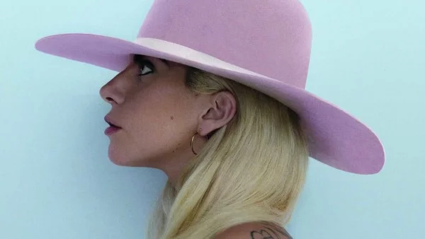 Гага издаде петия си албум