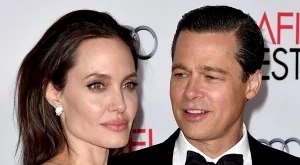 Брад Пит протаква развода