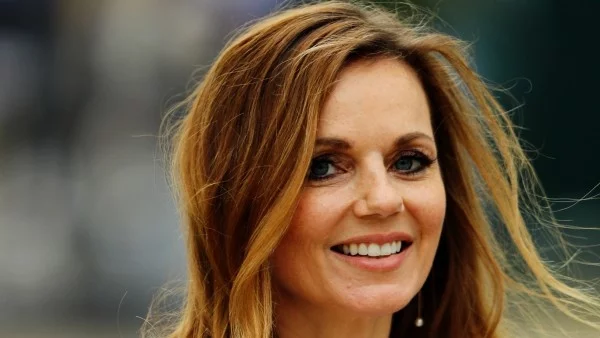  Гери Халиуел показа наедрялото си коремче