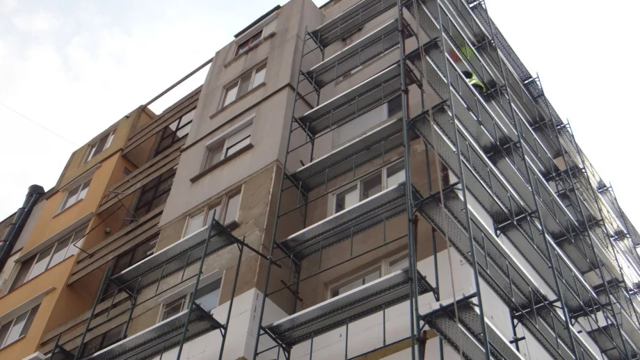 Програмата за саниране не била спряна, парите свършили 