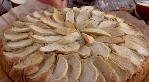 Сладкиш с ябълки и тахан