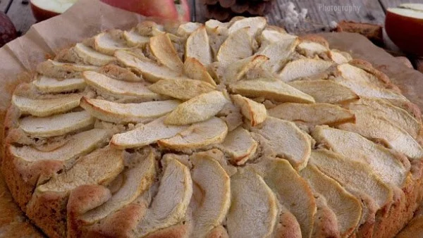 Сладкиш с ябълки и тахан