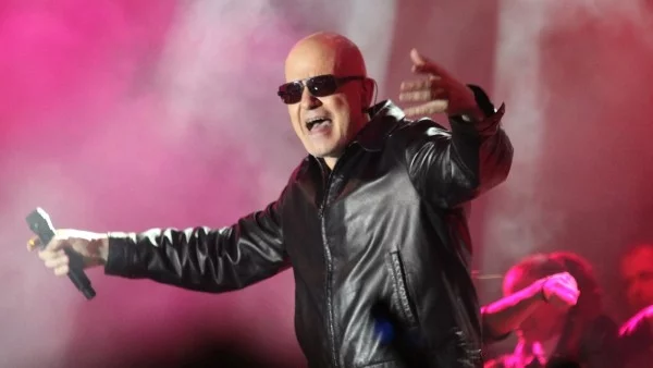 Слави Трифонов и Крисия с нова песен (видео)