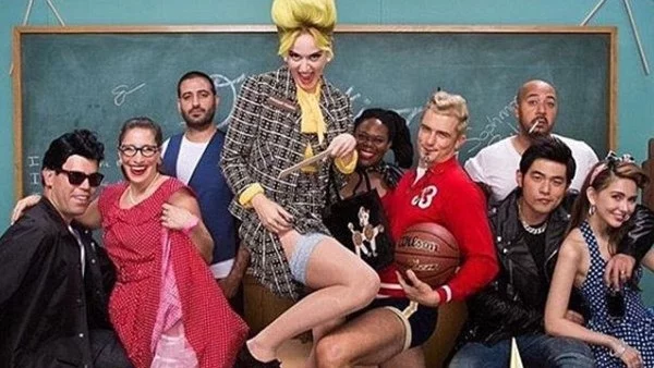 Кейти Пери като палава учителка