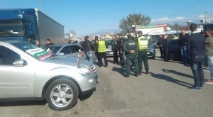 Превозвачи плашат с контраблокада заради гръцките фермери 