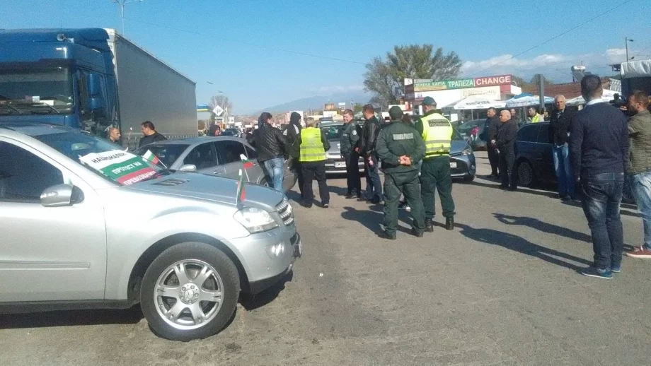 Превозвачи плашат с контраблокада заради гръцките фермери