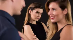 Защо мъжете се заглеждат по други жени?   