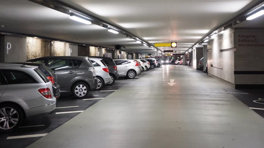 КЗП ще проверява паркингите на моловете