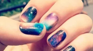 Как да си направим галактически нокти (видео)