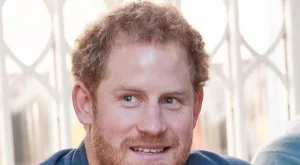 Принц Хари искал да напусне кралското семейство  