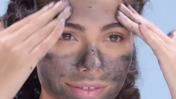 Скраб за лице с активен въглен