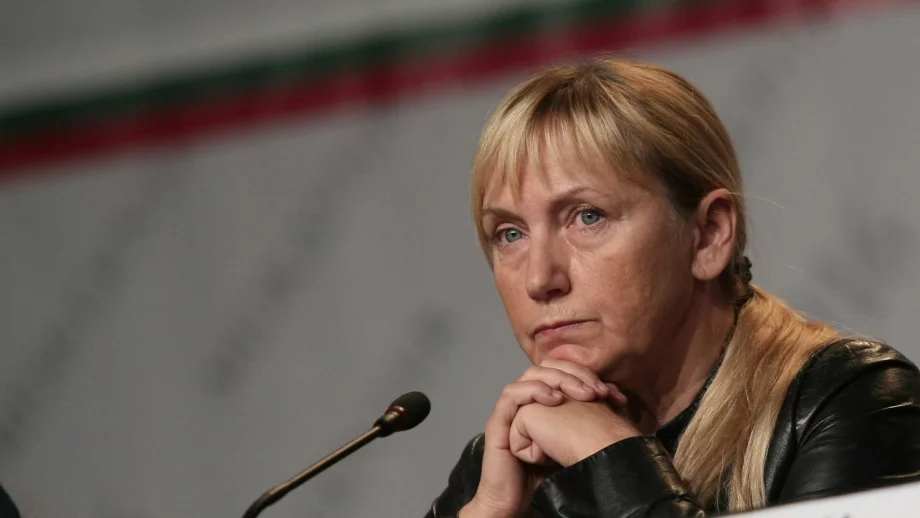 Крие се информация за концесията на летище "София", твърди Йончева