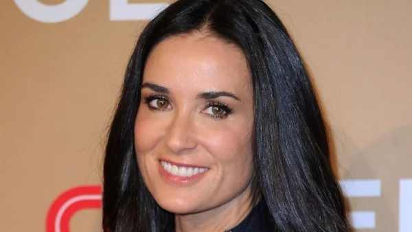 Деми Мур хвърли око на Тоби Магуайър