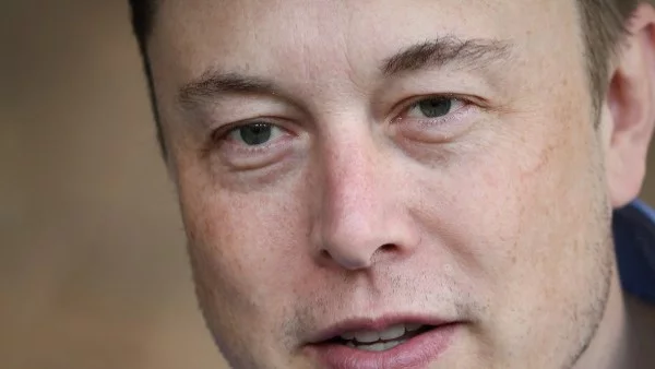 Вижте новата приятелка на Илън Мъск