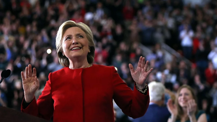 Хилари Клинтън чупи рекорди с новата си книга 