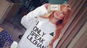 Линдзи Лоън пусна тениски за добра кауза