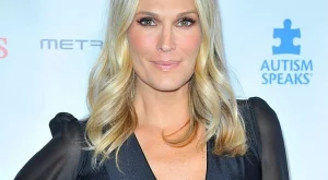 Моли Симс разкри пола на бебето си