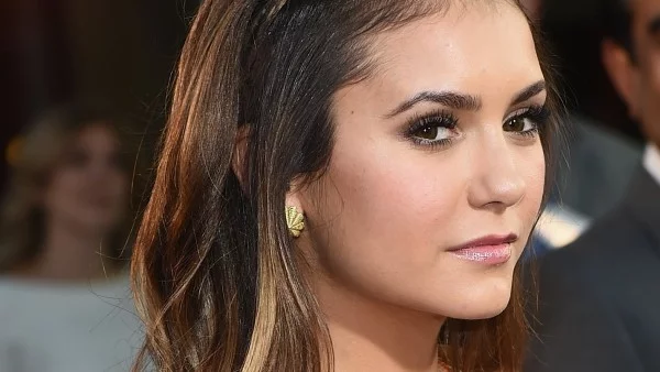 Стилна прическа като на Нина Добрев (видео)