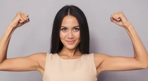 Силно момиче, нямаш нужда от него