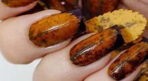 Маникюр с истински листа