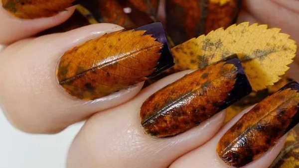 Маникюр с истински листа