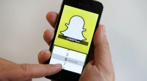 Потребителите на Snapchat се стопиха с 2 милиона за три месеца