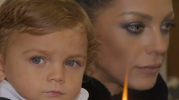  Емануела показа снимки от кръщенето на сина си