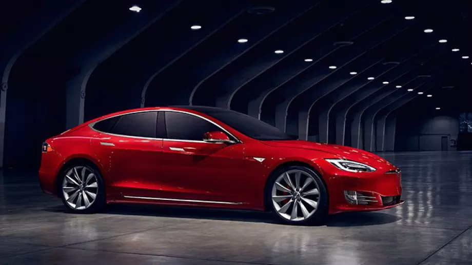 Tesla повиши цената на електромобила си Model S с 5000 долара