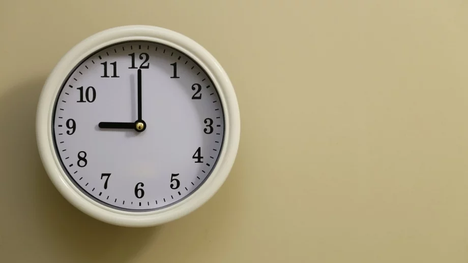 Фирмата, която започва работа точно в 9:06 ч. 