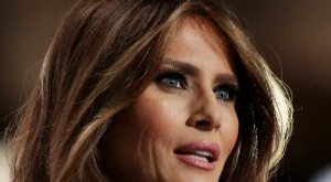 Мелания Тръмп събра погледите с рокля уникат (снимки)