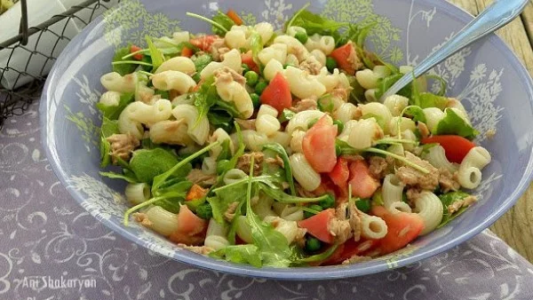Салата с паста и риба тон