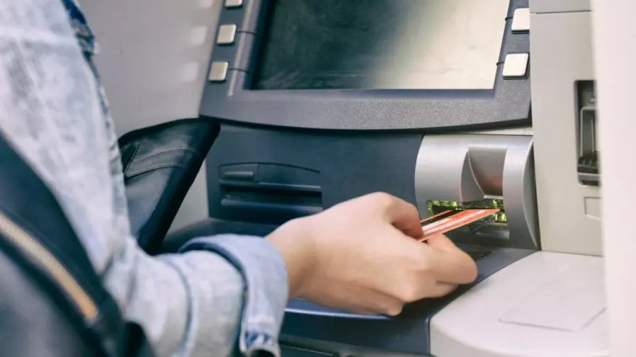 Банкомати по Черноморието с безбожна такса - теглиш 800 лв., вземат ти 110 лв. такса