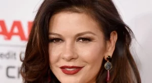 Катрин Зита-Джоунс показа гардероба си (видео)