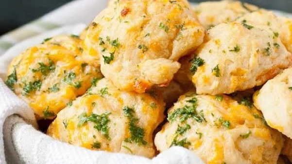 Чеснови питки с чедар