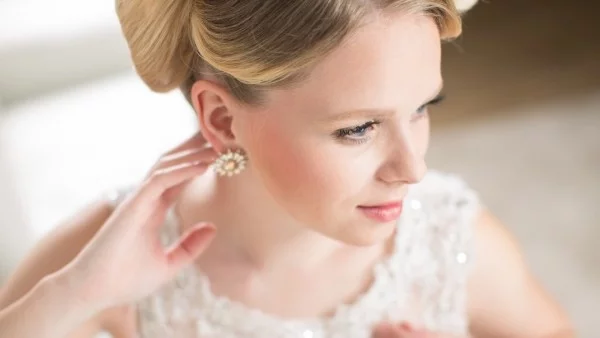 Бижута според деколтето на булчинската рокля