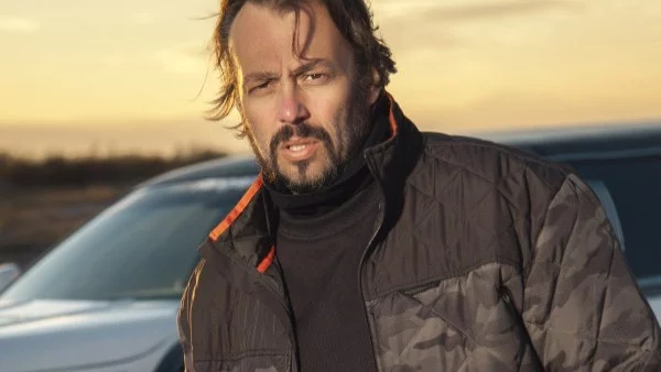 Стреляха по колата на Люси Иларионов