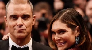 Съпругата на Роби Уилямс имитира оргазъм